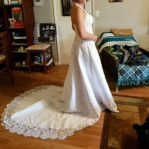 Brand new, never worn Wedding dress
